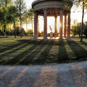 Schlosspark, in den jährlich die Schlossfestspiele zahlreiche Besucher anlocken
