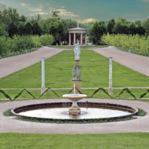 Schlosspark, in den jährlich die Schlossfestspiele zahlreiche Besucher anlocken